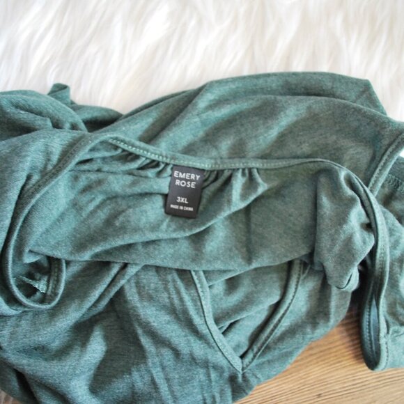 Emery Rose Plus Size Cut Out V Neck Tank Blouse Green 3XL - Picture 7 of 7